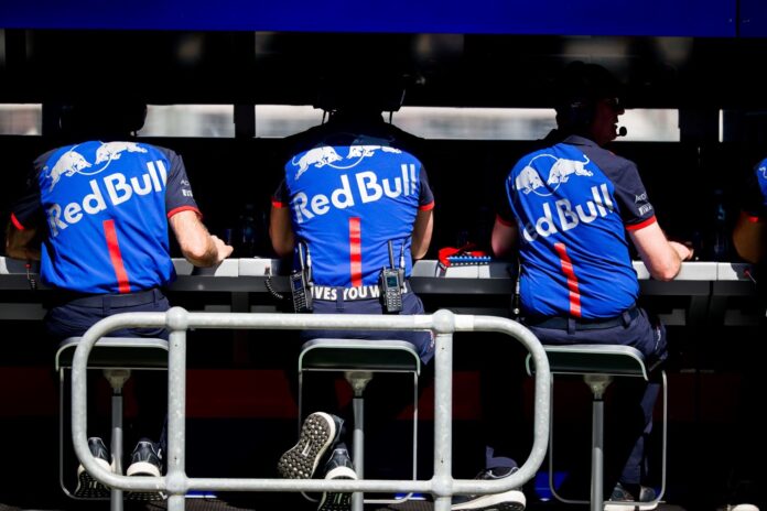 Toro Rosso, pitwall, racingline,