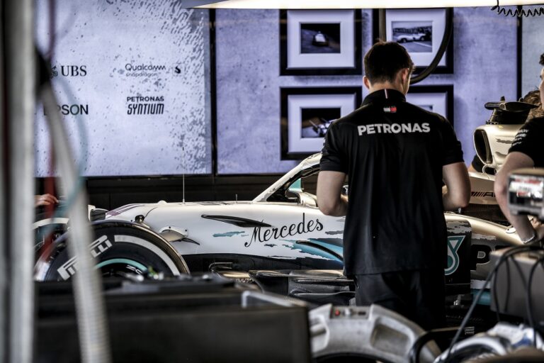 mercedes, drive to survive, racingline.hu
