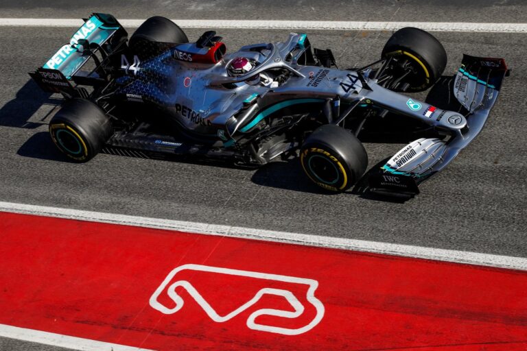 Lewis Hamilton, Mercedes, racingline