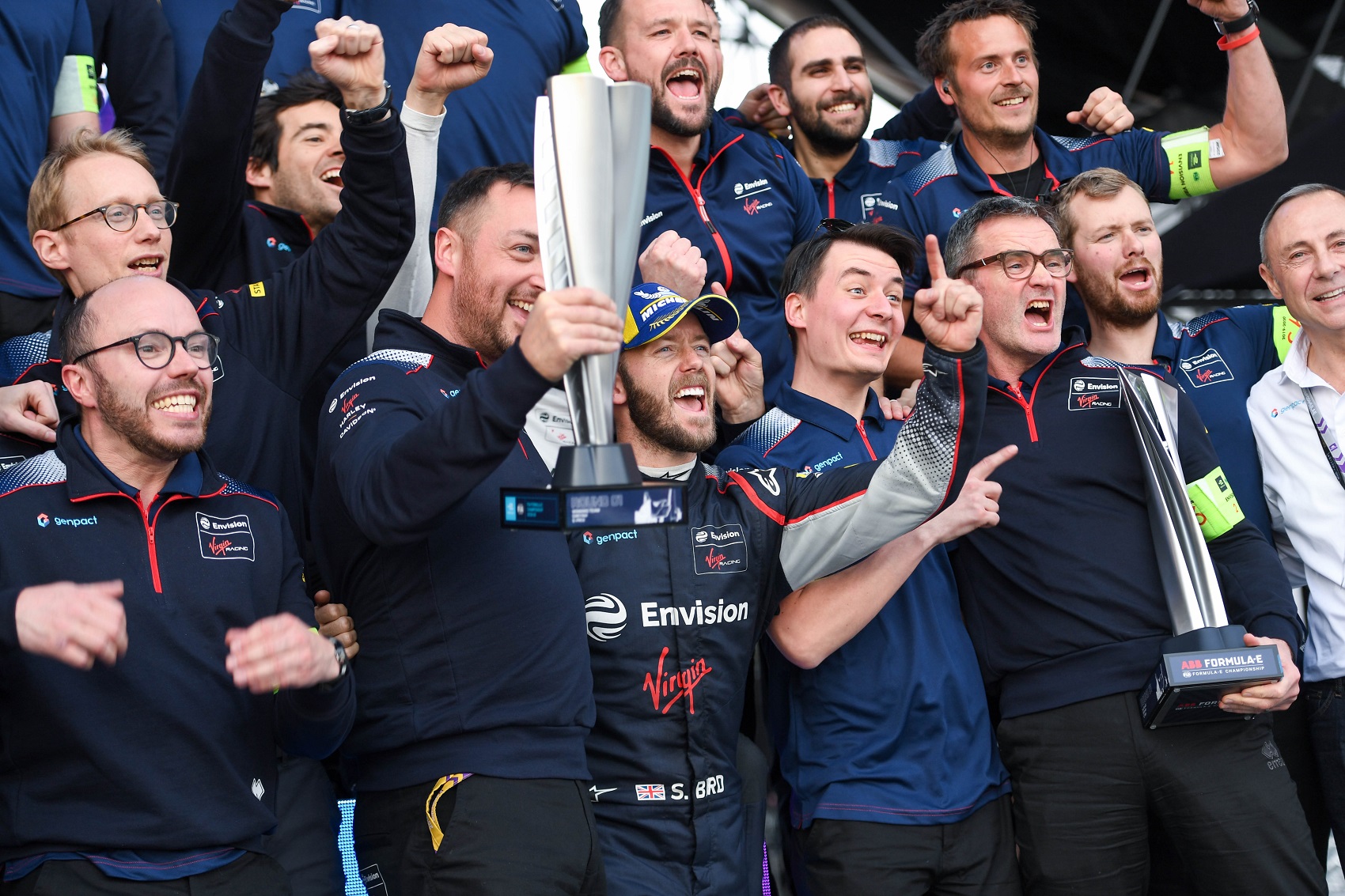 Az Envision Virgin Racing maszkokkal és pénzzel segít a járvány ellen