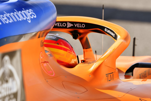 carlos sainz, mclaren, racingline.hu