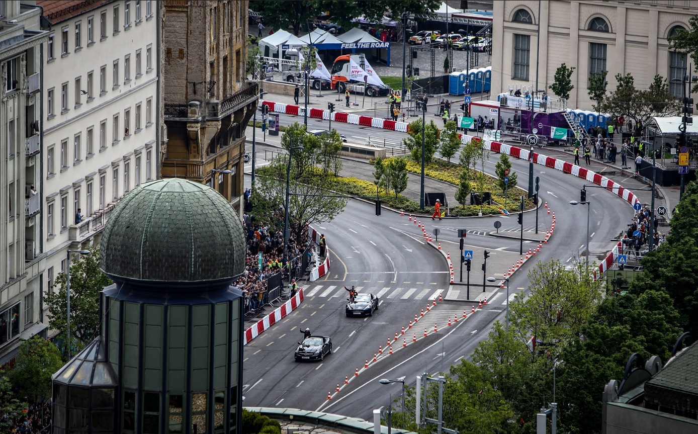 Nagy Futam, 2017, Bottas, Ricciardo, útinform