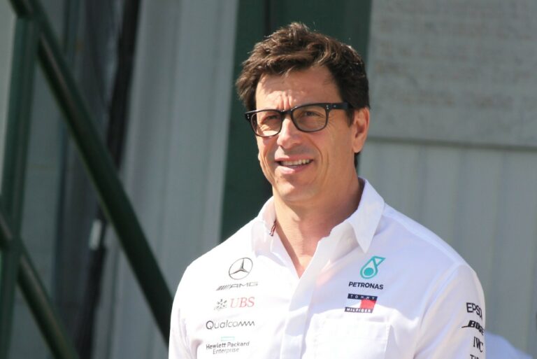 Wolff, racingline