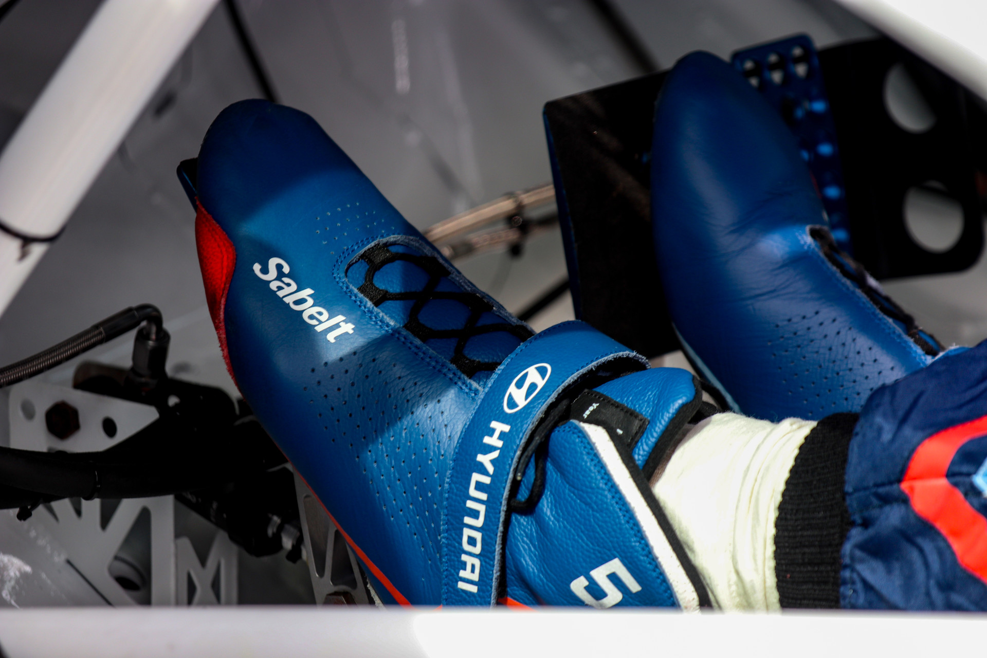 Puzzle: Lábak készenlétben