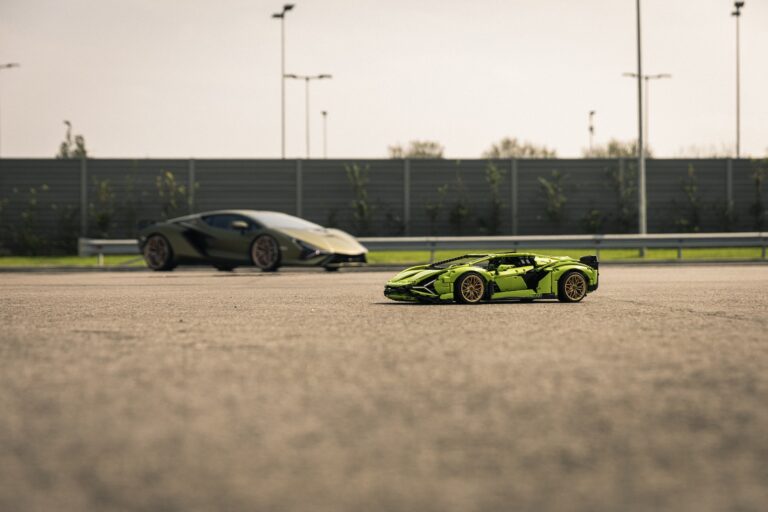 LEGO® TECHNIC™ Lamborghini Sián FKP 37