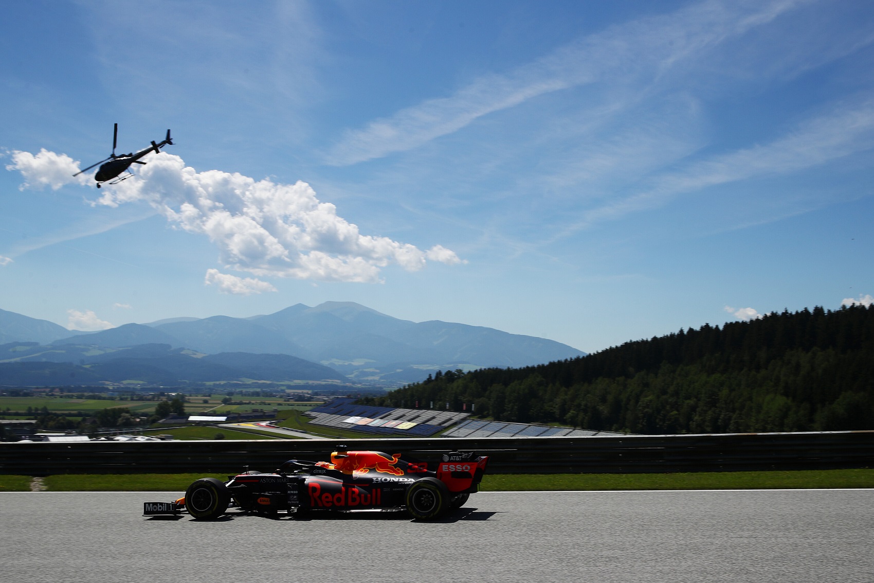 Max Verstappen volt a leggyorsabb a második szabadedzésen