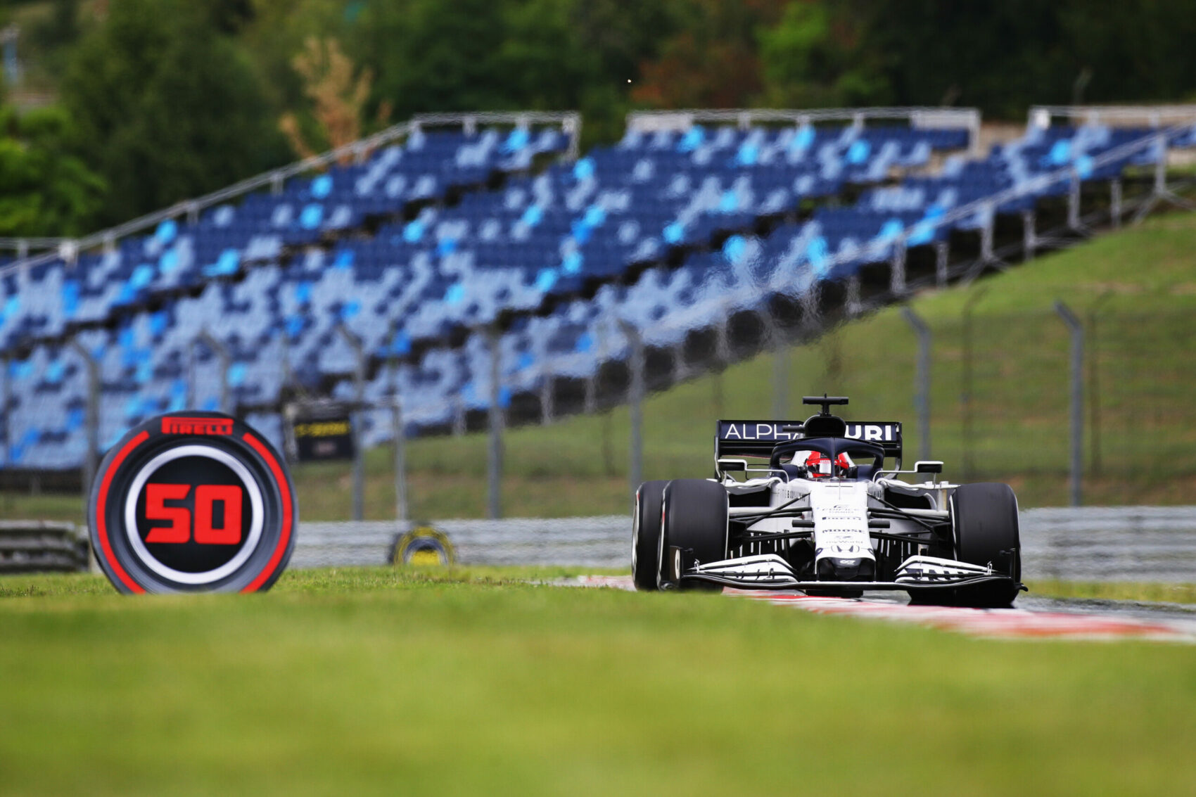 Kvjat öt rajthelyes büntetést kap váltócsere miatt!