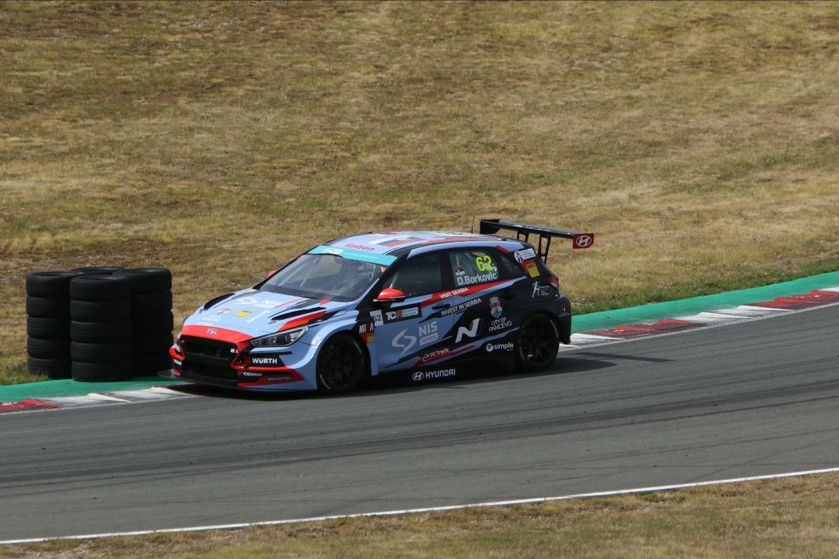 Tarolt a M1RA a TCR kelet-európai bajnokságában