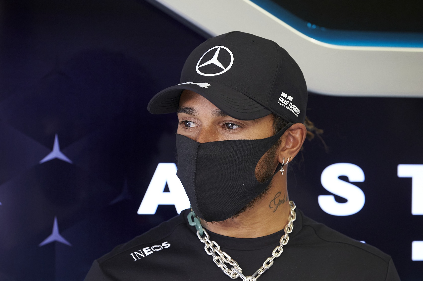 Habsburg Ferdinánd és Lewis Hamilton is Horvátországért imádkozik