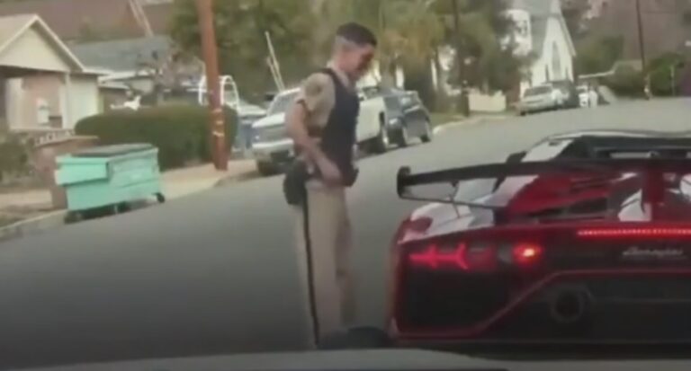 Videó: Csak óvatosan a luxus sportautók igazoltatásával!