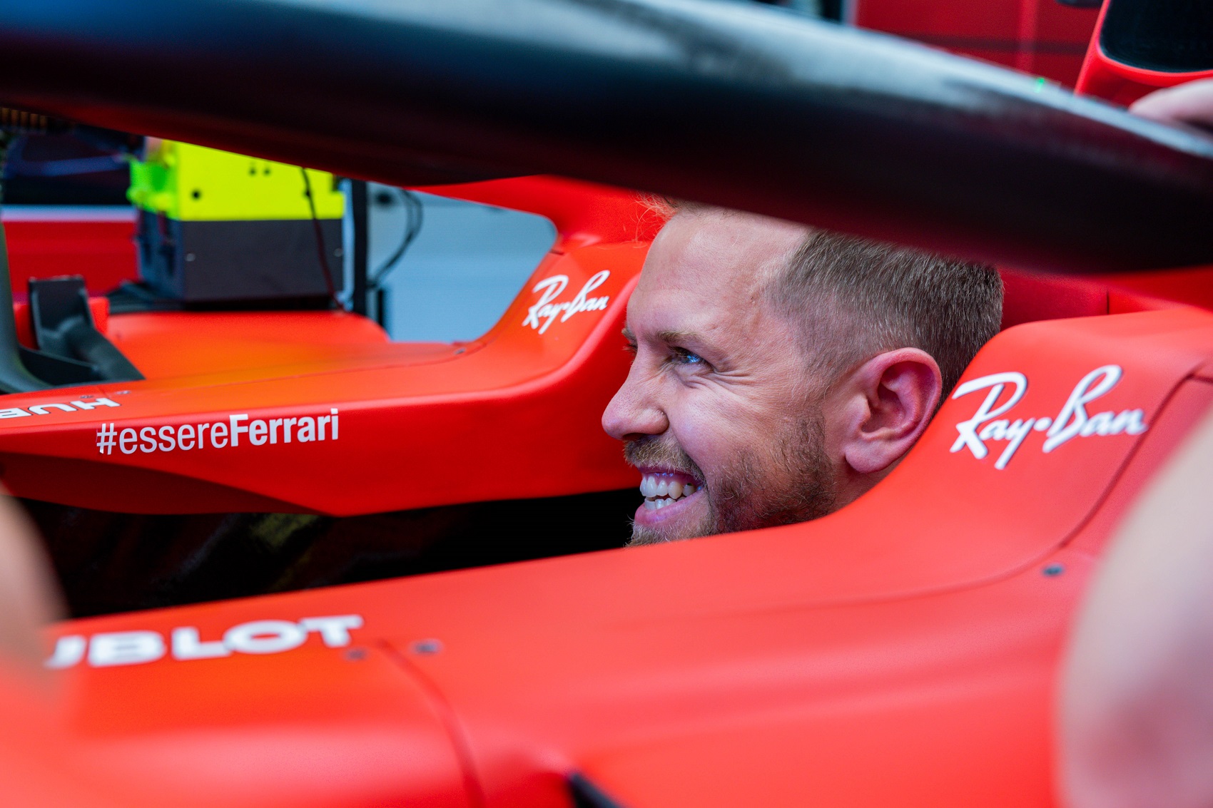 Az ismert fotós kiszúrta, hogy Vettel Szafnauer autójában ül!