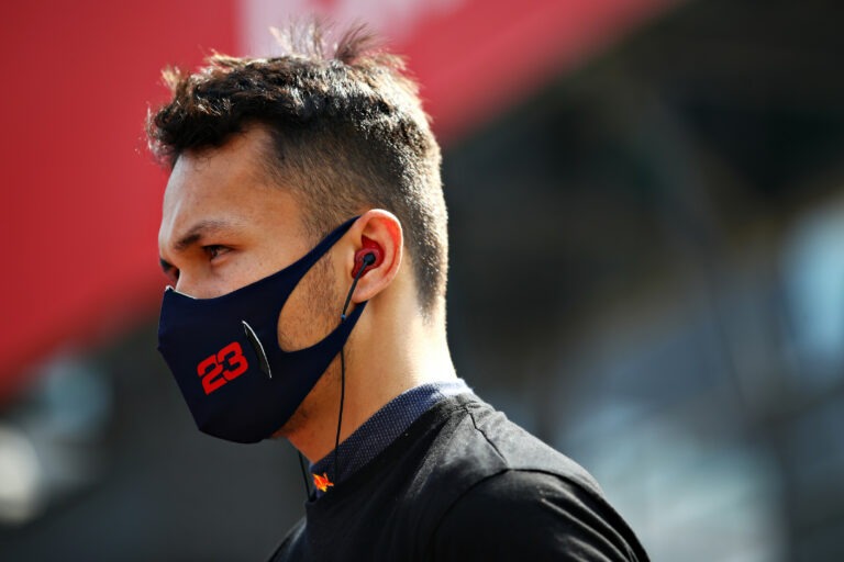 Albon több időt kap a Red Bulltól