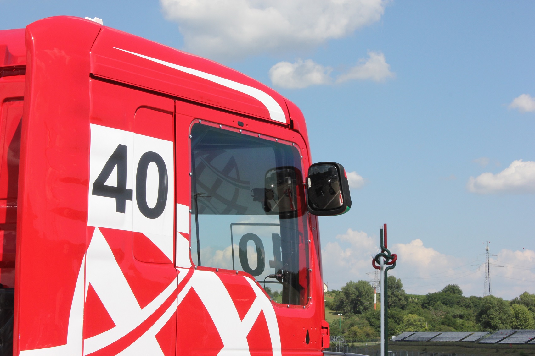 Hivatalosan is bemutatkozott a Révész Truck Racing Team – Galériával!