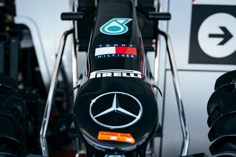 Mercedes, racingline