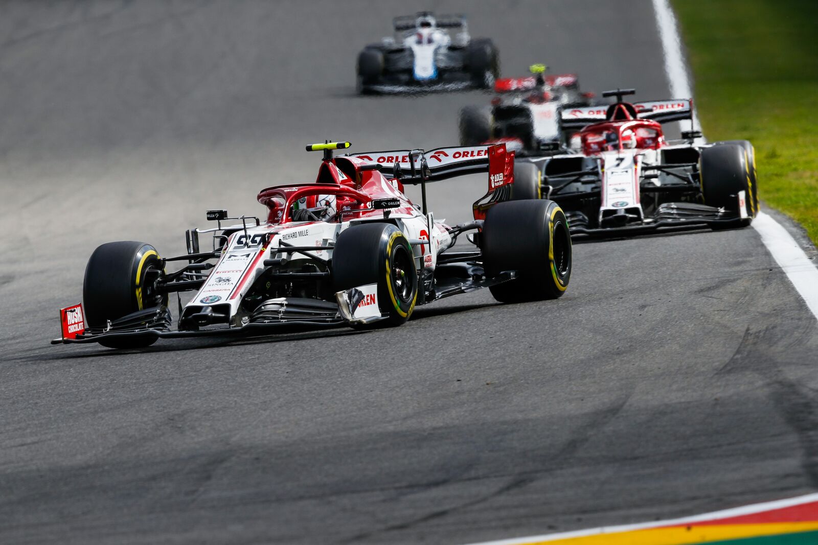 Giovinazzi elismerte, hogy túltolta, Russell pedig hálás a halóért