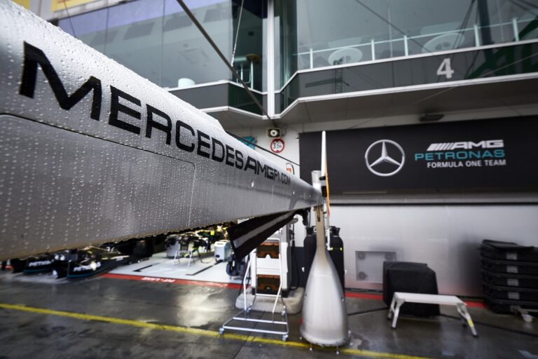 Mercedes, racingline