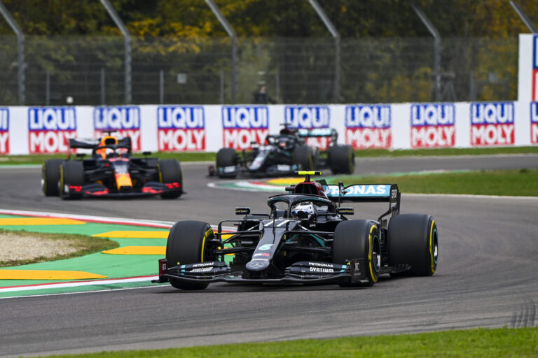 Bottas látta a vesztét okozó szárnydarabot, de kikerülni már nem tudta