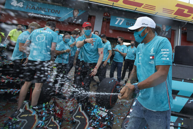 Lewis Hamilton, Mercedes, racingline