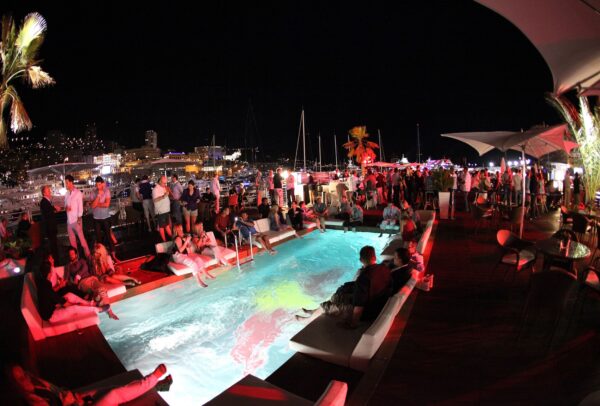 Red Bull, parti, buli