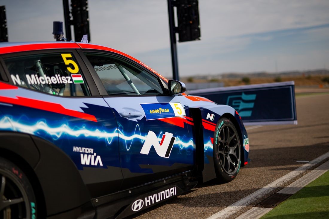 Michelisz négy csapattársat is kap az elektromos kupában