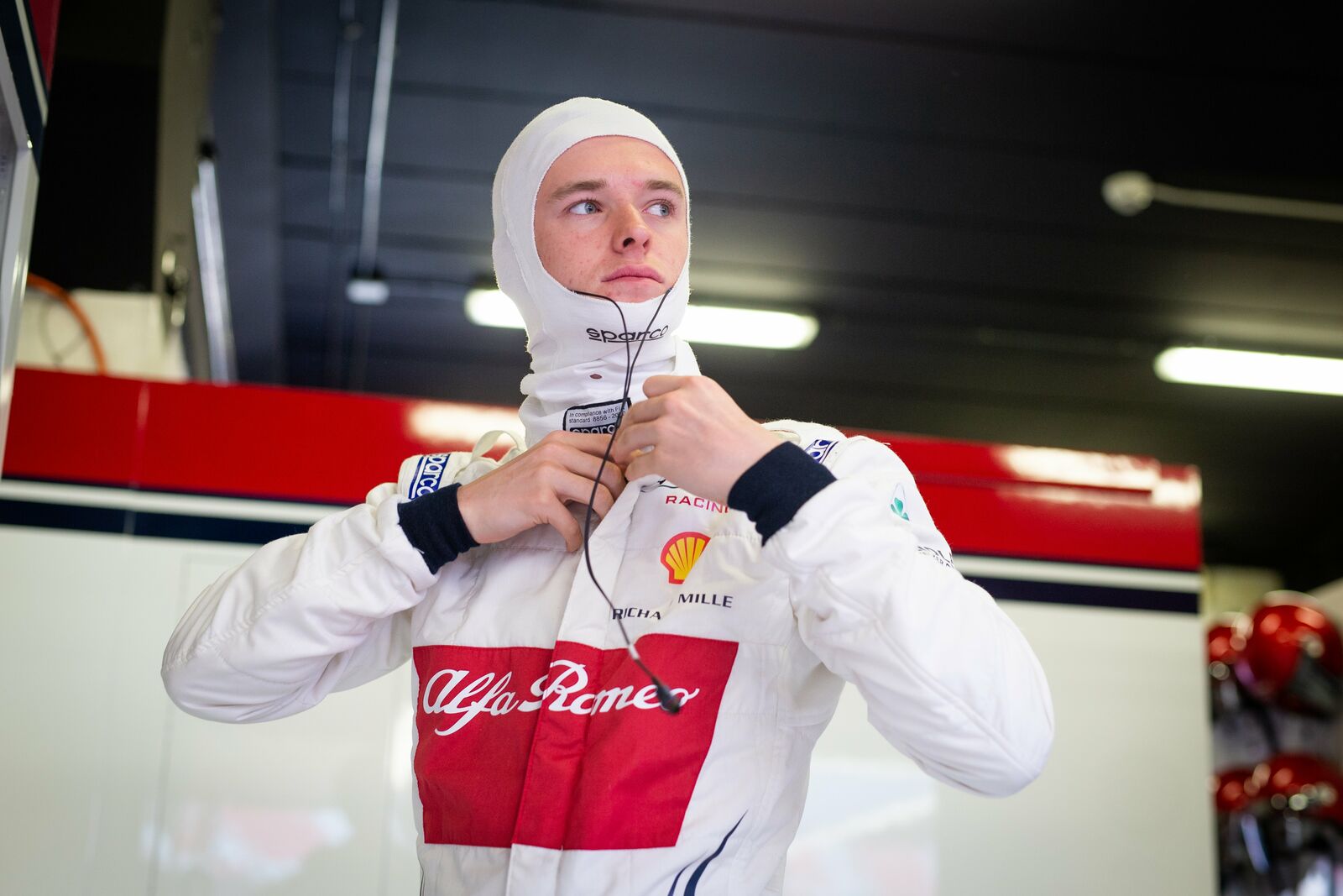 Ilott tesztel az Alfa Romeóval Abu Dhabiban