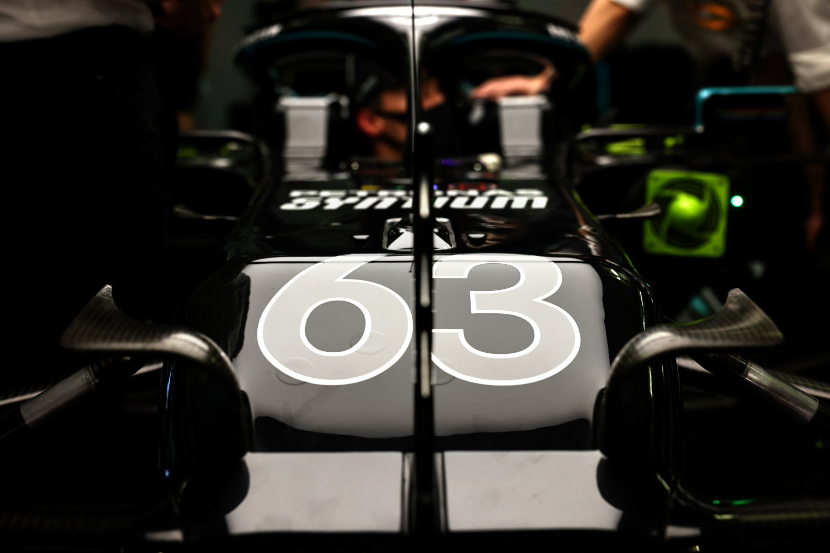 Utolsókból lesznek az elsők: Russell nyitott az élen!