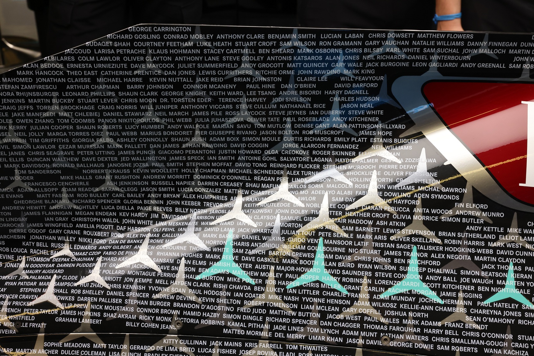 Lauda és az INEOS miatt több piros felület lesz a Mercedesen?