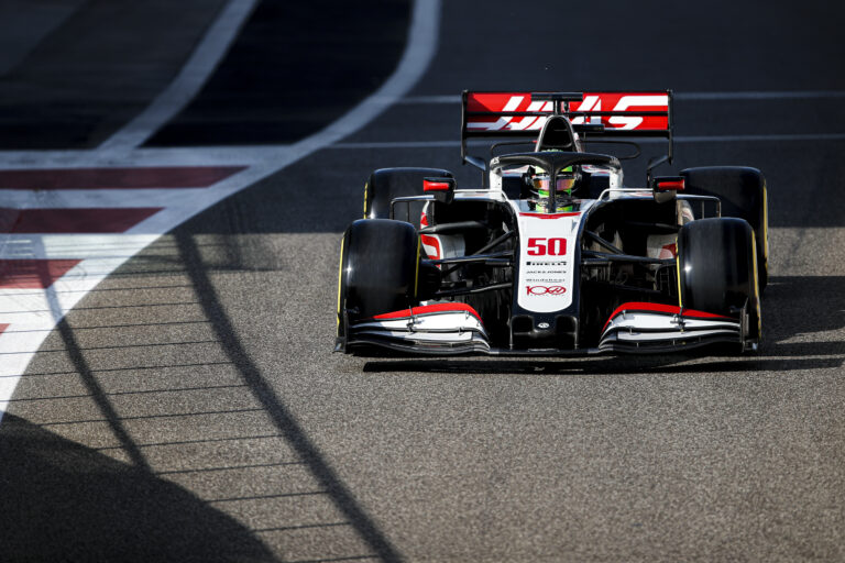 A Haas tisztában van vele, mik a következmények, ha két újonccal vágnak neki a szezonnak