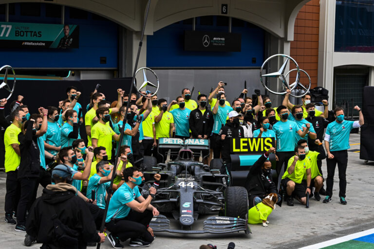 Lewis Hamilton, Mercedes, racingline