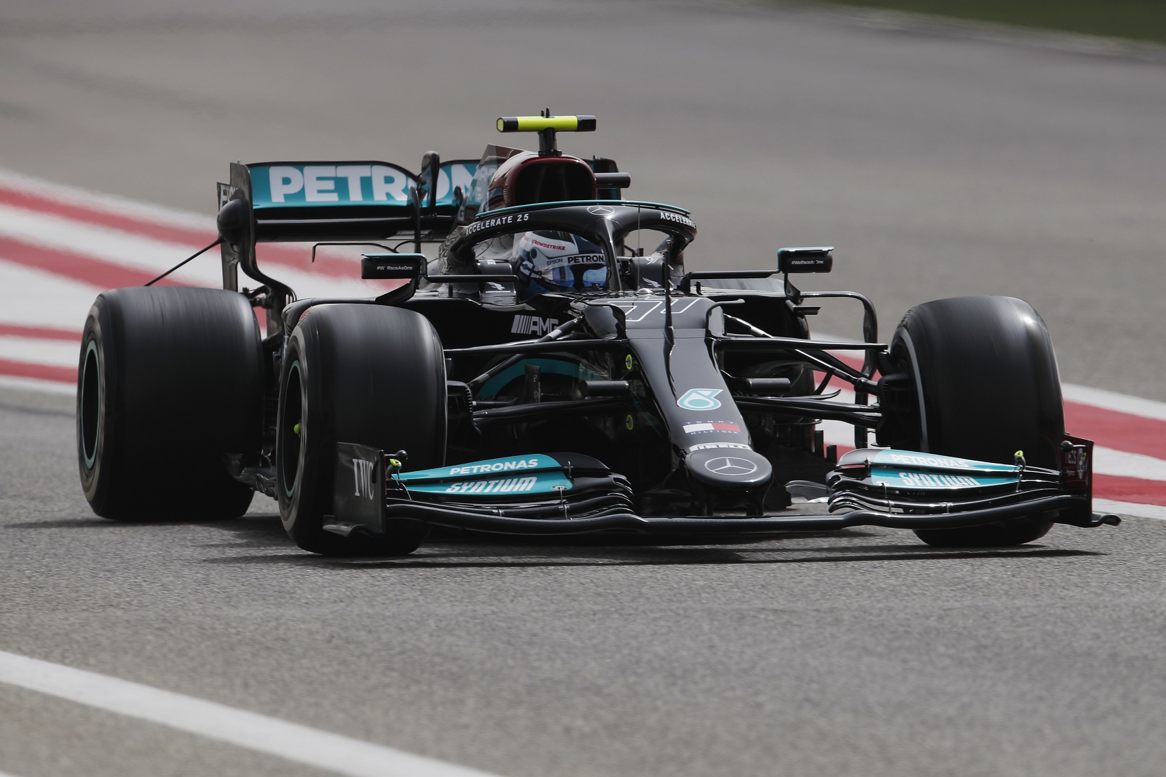 A korábbi Mercedes főnök szerint is altat a Mercedes