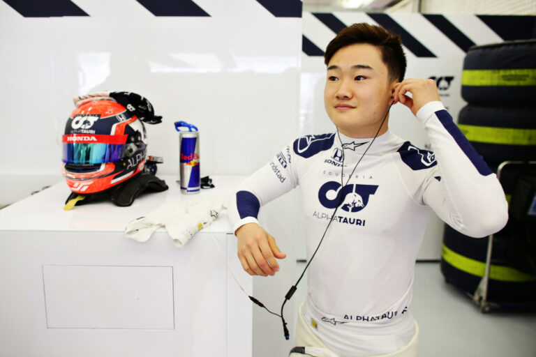 Tsunoda örül a pontoknak, az Alonso elleni előzése pedig meghatotta