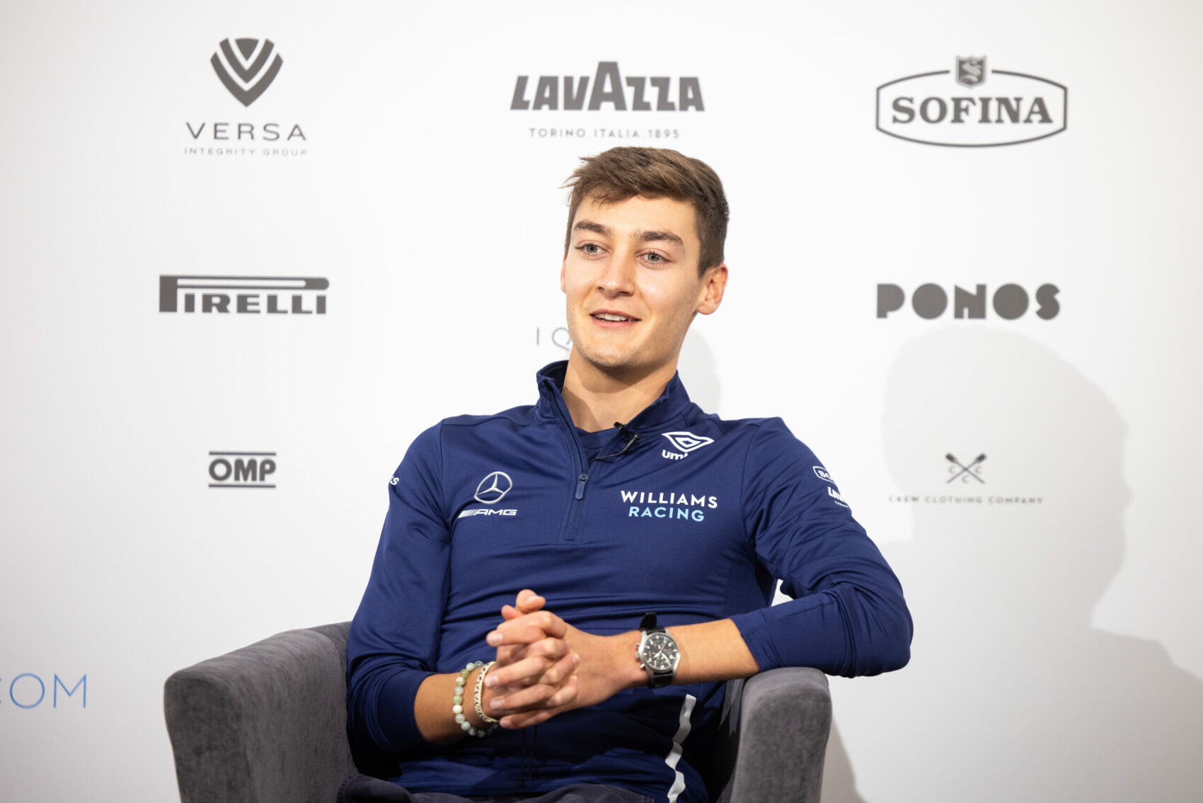 Russell egyetért, hogy nem könnyű vele dolgozni