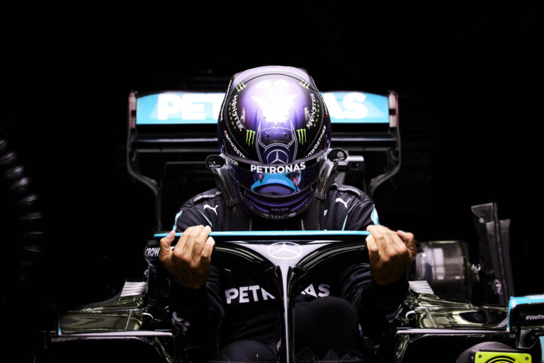 Lewis Hamilton, Mercedes, racingline