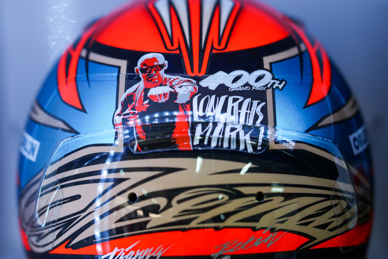 Räikkönen módosított sisakfestéssel áll rajthoz Imolában!