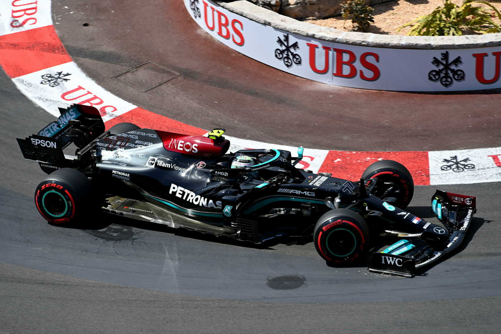A Mercedes majd csak a gyárban tudja levágni Bottas jobb első kerekét