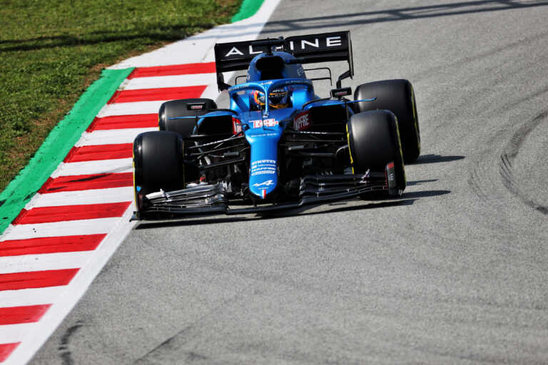 Fernando Alonso (ESP) Alpine F1 Team A521.