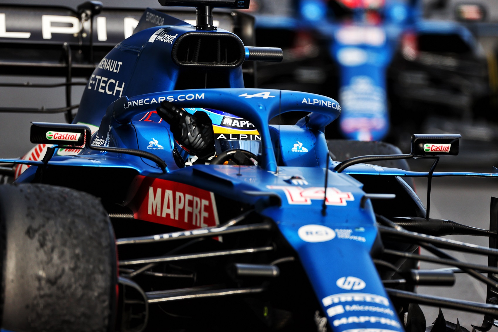 Alonso: A riválisainkat jobb színben tüntették fel a városi pályák