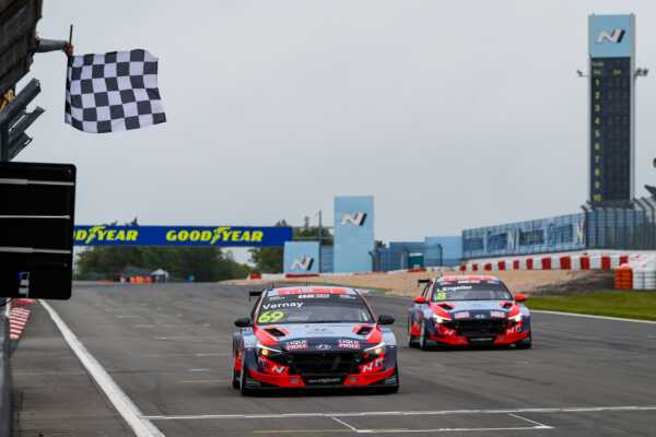 Jean-Karl Vernay & Luca Engstler, Hyundai, WTCR, racingline.hu