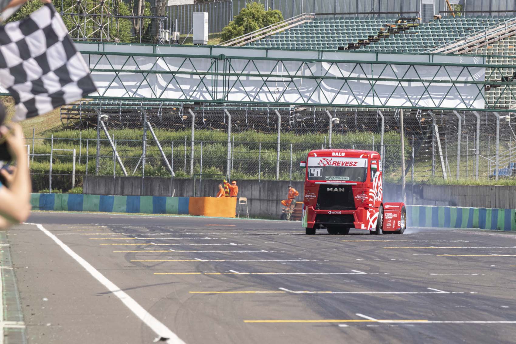 VIDEÓ! Baleset, dráma, majd magyar siker: Végre újra üdvrivalgás volt a Hungaroringen!