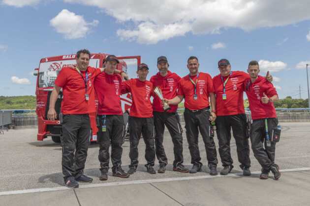 R&eacute;v&eacute;sz Racing