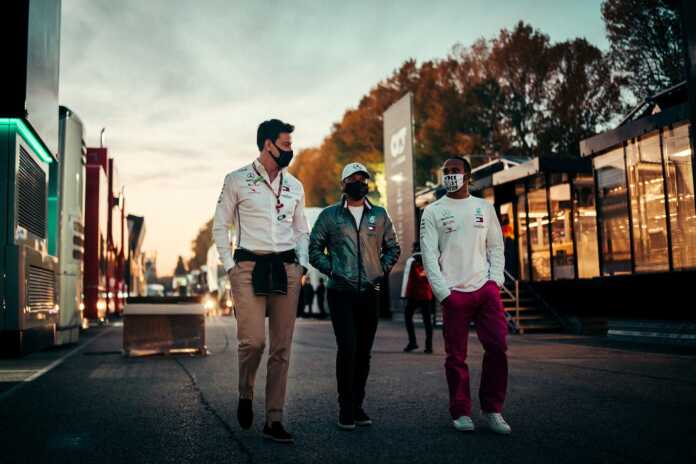 Toto Wolff, Valtteri Bottas, Lewis Hamilton, Mercedes, racingline.hu