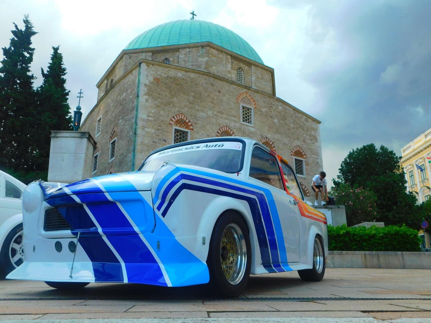 1986-ban a Hungaroringen versenyzett a Trabant amivel Kőváry Barna a ZEG Rally Showra jön