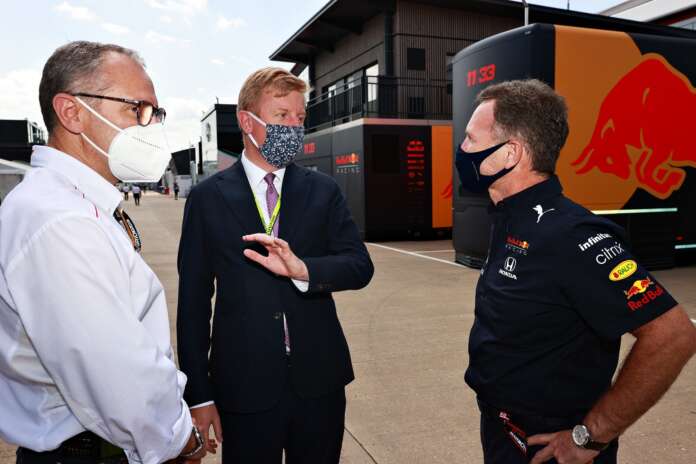 Stefano Domenicali, Oliver Dowden, Christian Horner