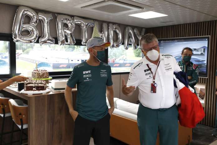 Otmar Szafnauer, sebastian vettel