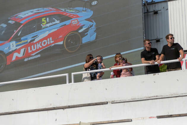 Michelisz csal&aacute;d, Johanna