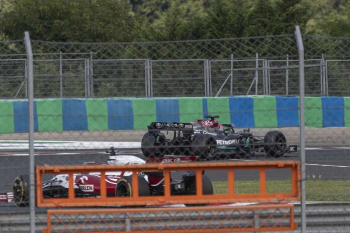 george russell, Théo Pourchaire, pirelli