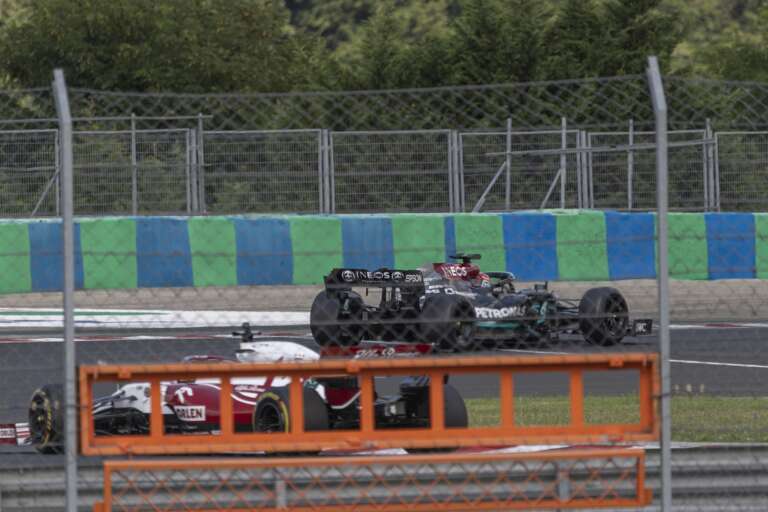 george russell, Théo Pourchaire, pirelli