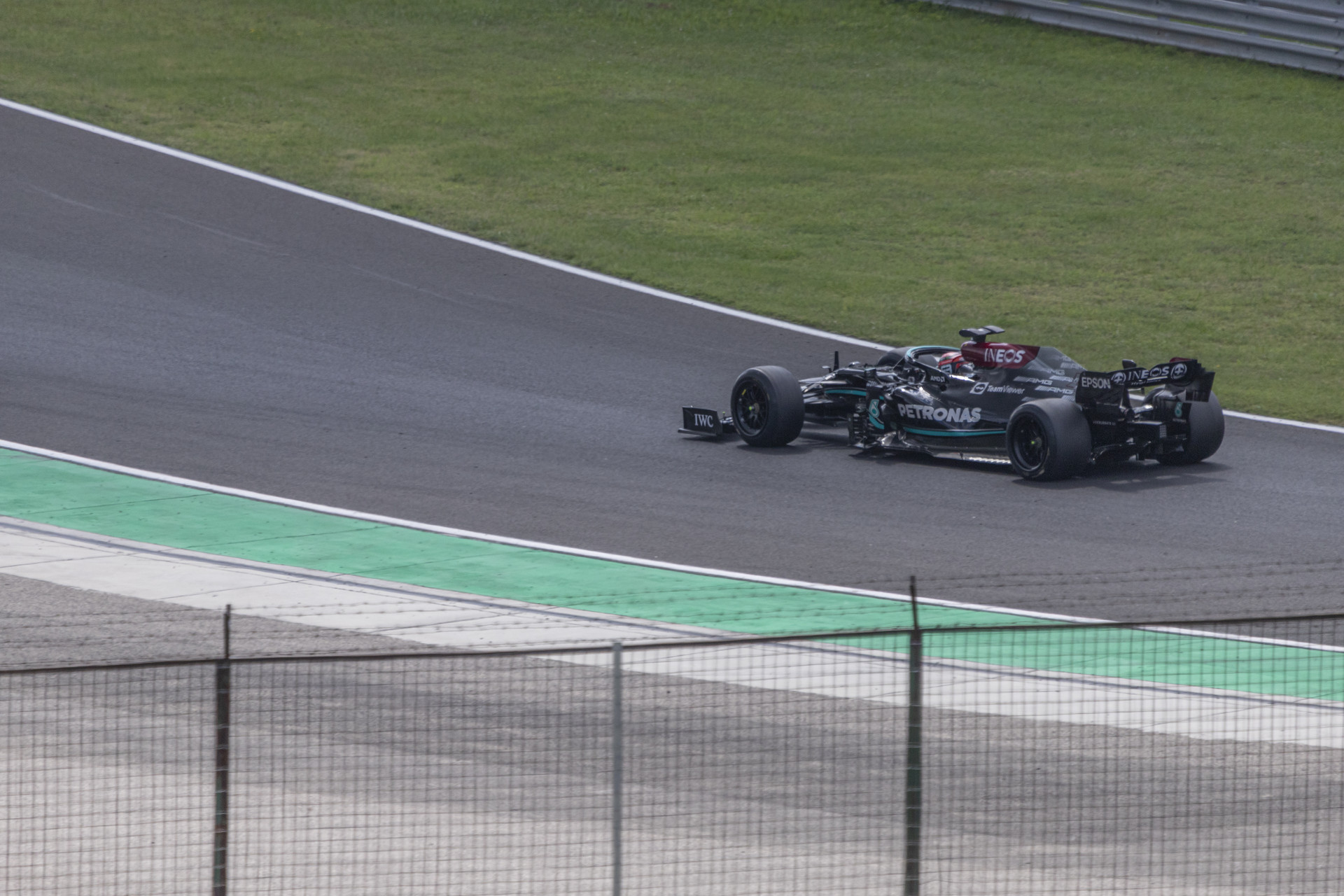 66+71 kört teljesített tegnap Russell a Mercedesszel, a Hungaroringen