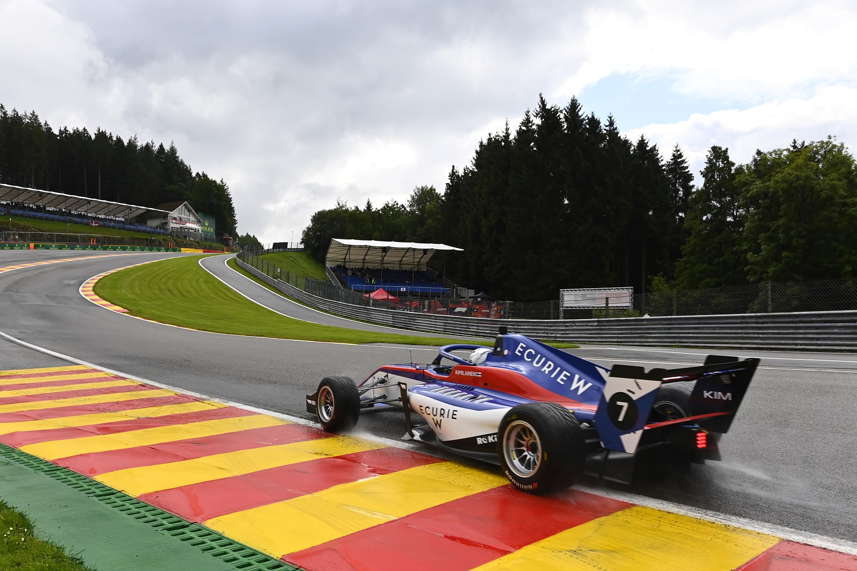 Finn győzelem született a W Series spái versenyén!