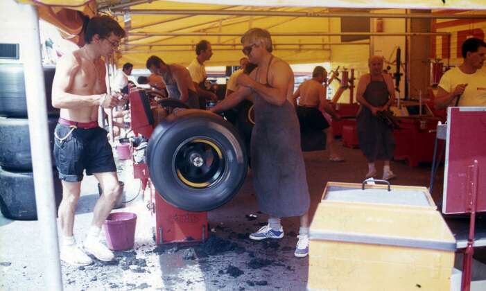 goodyear, gumicent&iacute;roz&aacute;s